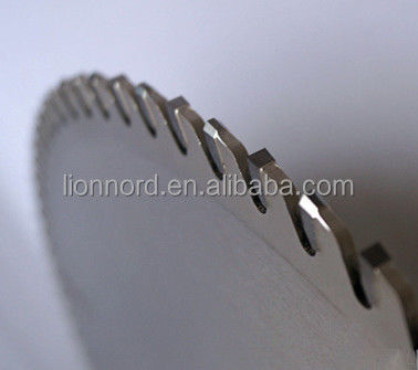 24 pulgadas TCT Carburo Dientes de madera de corte de disco circular de la hoja de sierra con dientes