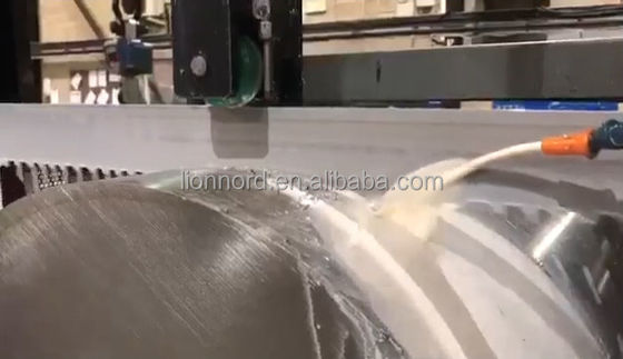 Sierra de banda de corte de metal CNC inteligente con potencia de motor de 4kw y tamaño de hoja de 4400 * 34mm